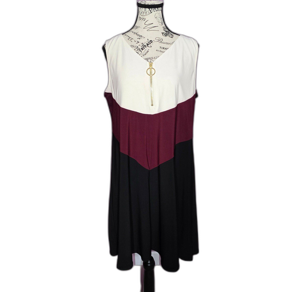 Roz&Ali sleeveless flowy dress. Large